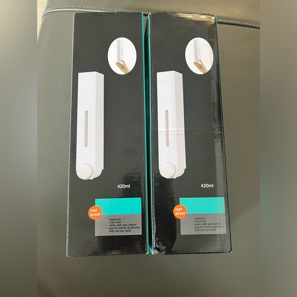 NWT Shampoo & Conditioner dispensers - Picture 1 of 3